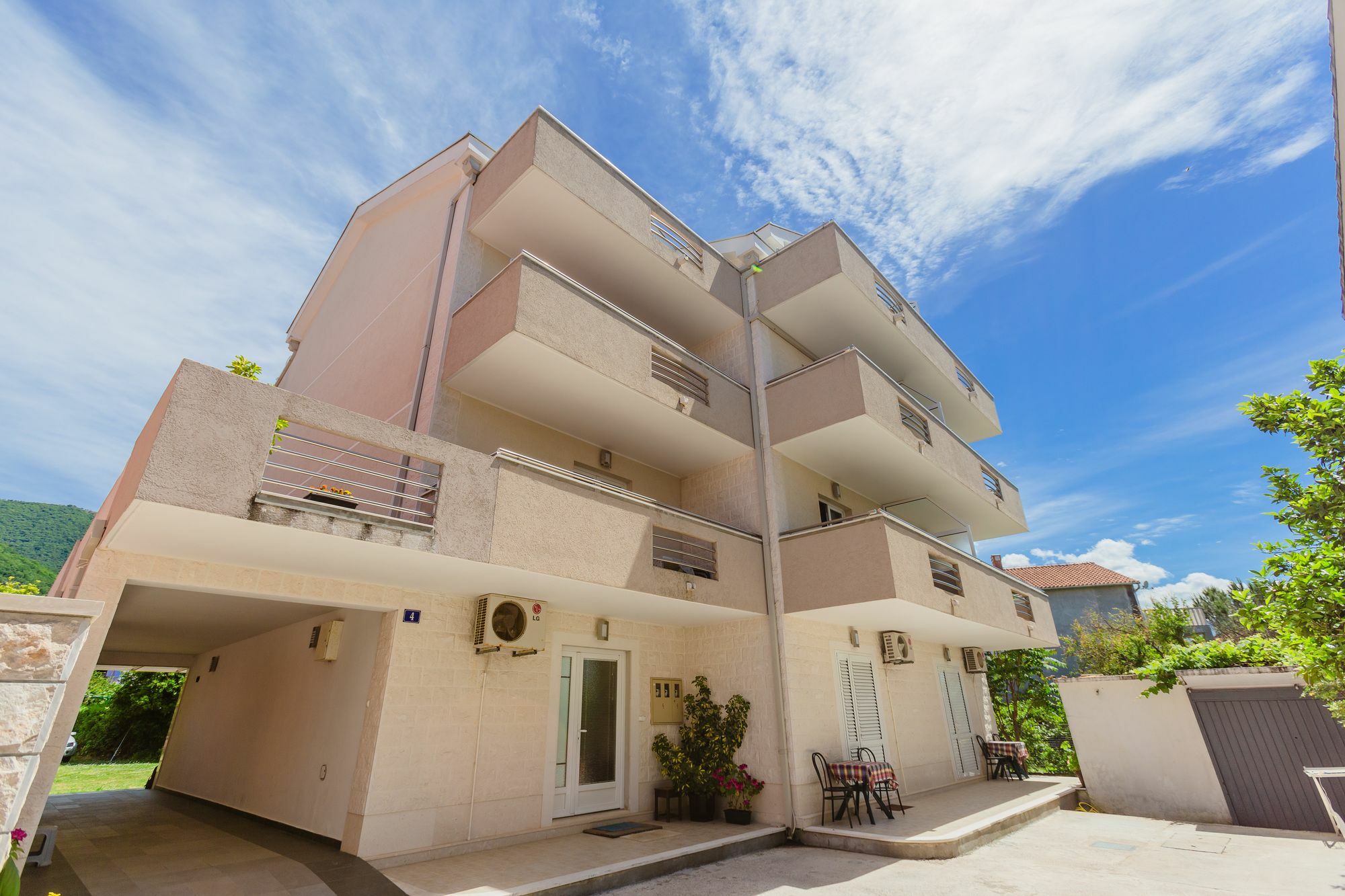 Rosic Apartments Tivat Eksteriør bilde